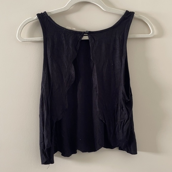 UO open back black crop tank w/ scallop edges - XS - Picture 3 of 4